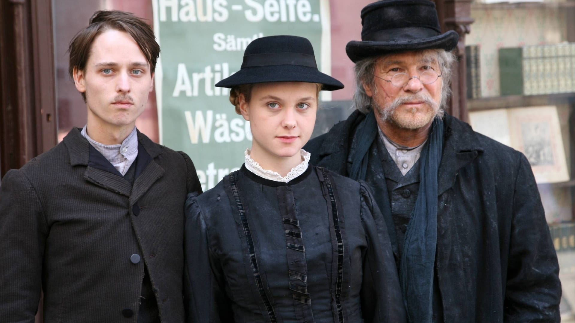 In "Mein Kampf": Anna Unterberger an der Seite von Tom Schilling und Götz George.