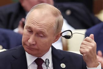 Russlands Diktator Wladimir Putin zeigte sich bei einer Konferenz im usbekischen Samarkand.