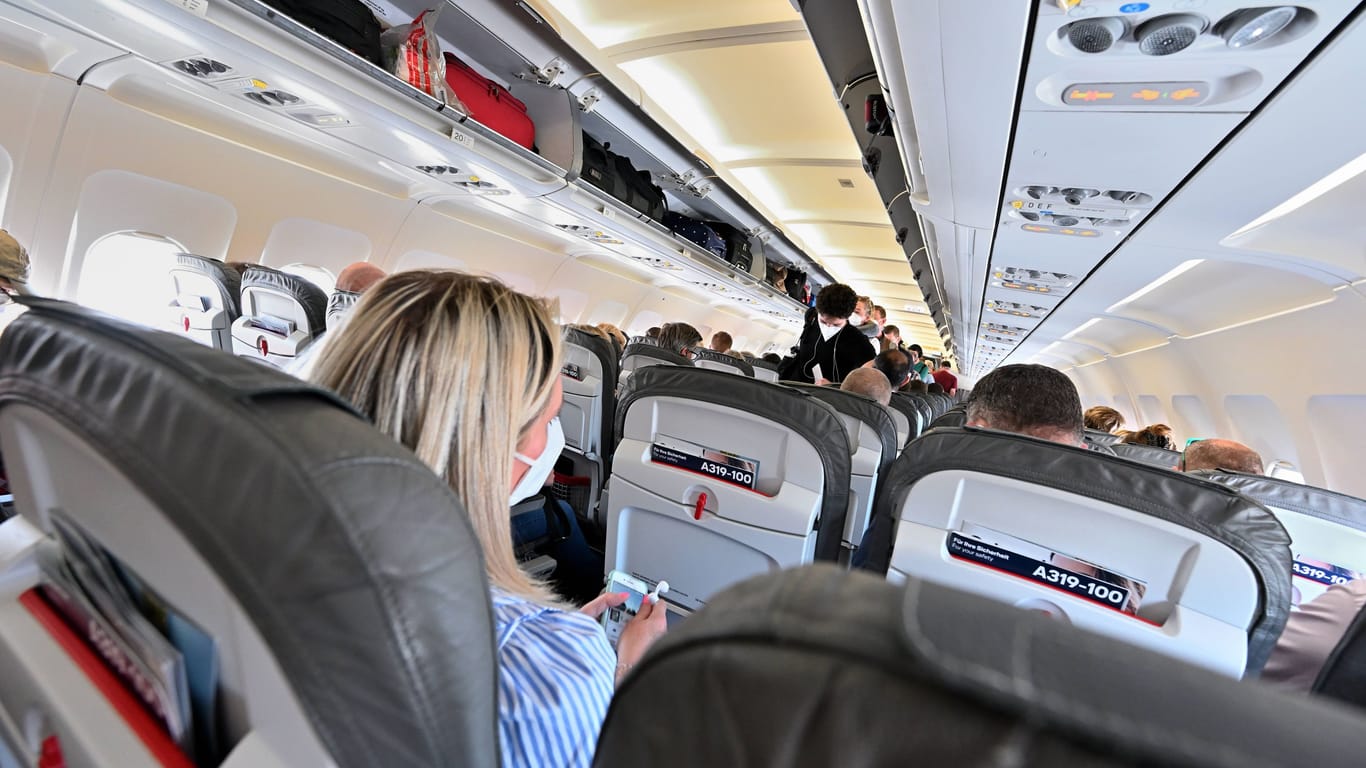 Neue Lockerungen: Mit Inkrafttreten des Infektionsgesetzes könnten Passagiere schon im Herbst wieder ohne Maske fliegen.