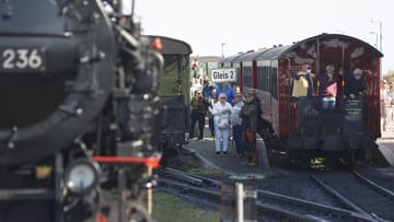 Die Harzer Schmalspurbahn am Saturday: Die Bahn wird zum Wassertransport eingesetzt.