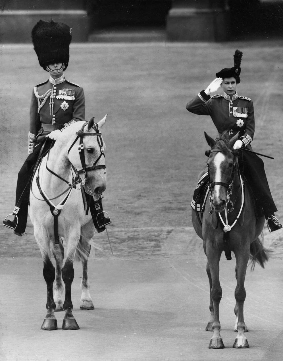 "Trooping the Colour"-Parade: Bis zu ihrem 60. Lebensjahr nahm sie die jährliche Militärparade anlässlich ihres Geburtstages stets zu Pferde ab.