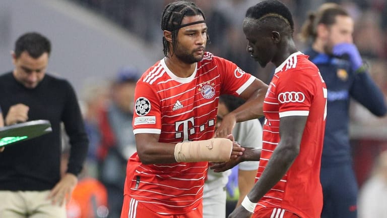Serge Gnabry (l.) und Sadio Mane: Die beiden Offensivspieler des FC Bayern stecken in der Formkrise und waren zuletzt an keinem Treffer mehr beteiligt.