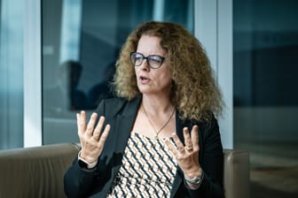 EZB-Direktorin Isabel Schnabel: Die Entscheidungen der Währungshüter spüren die Menschen schnell im eigenen Geldbeutel.