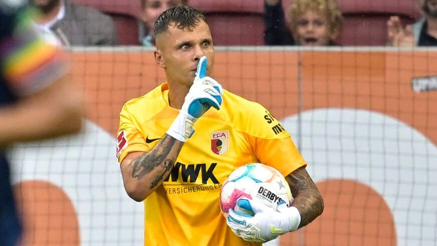 Rafal Gikiewicz: Seine Geste galt den Werder-Fans.
