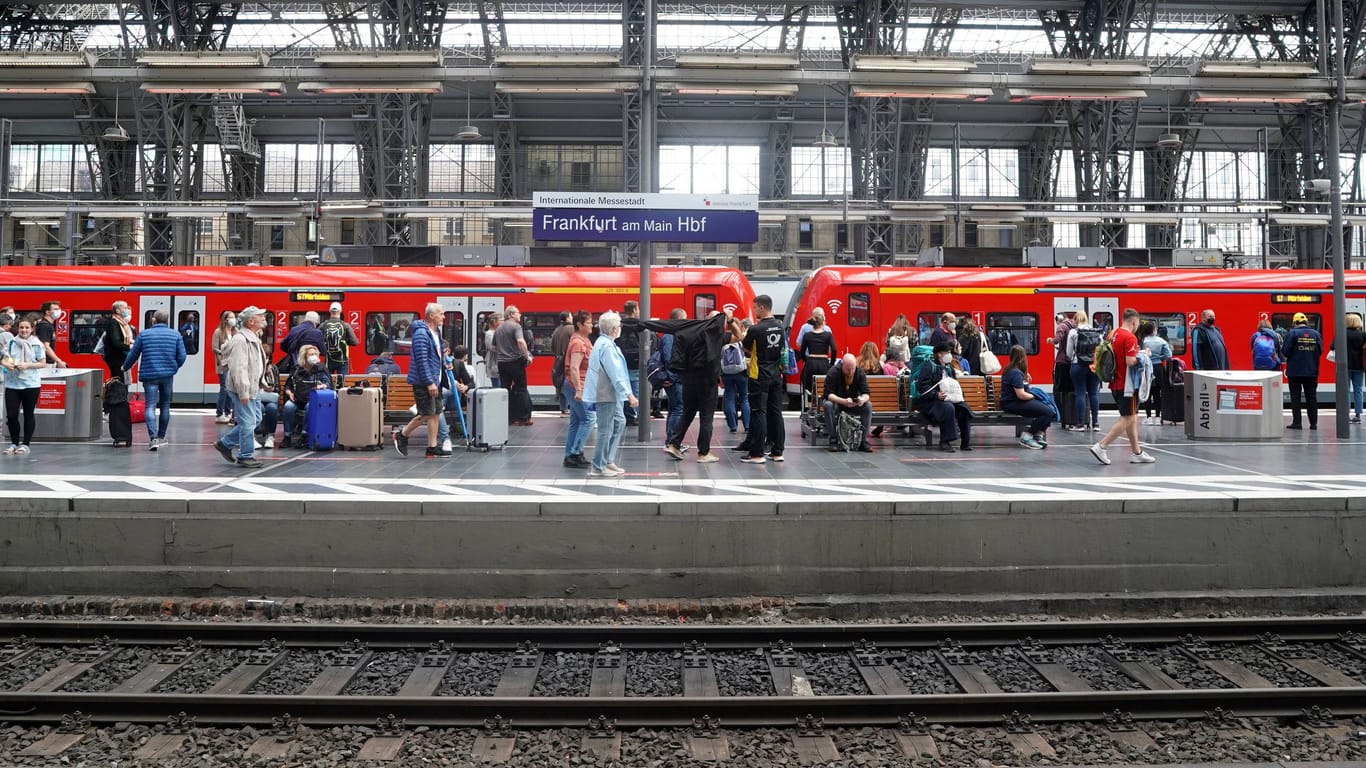 Frankfurt Hauptbahnhof: Auf der Strecke Frankfurt – Mannheim soll es 2024 umfangreiche Sanierungsmaßnahmen geben.
