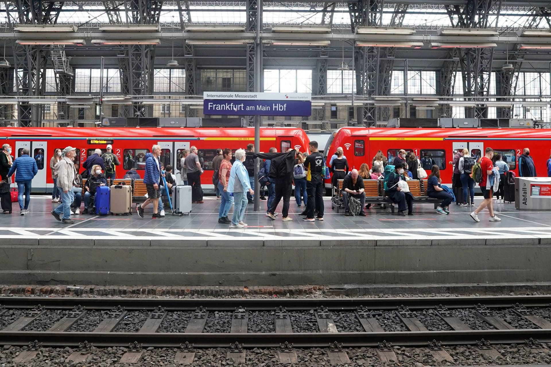 Frankfurt Hauptbahnhof: Auf der Strecke Frankfurt – Mannheim soll es 2024 umfangreiche Sanierungsmaßnahmen geben.