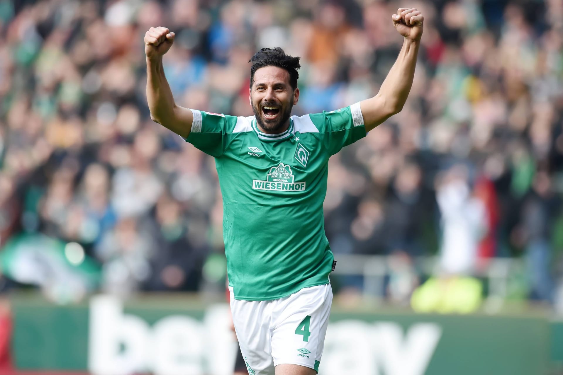 Jubelnder Claudio Pizarro (Archivbild): Am 24. September lädt der ehemalige Werder-Profi zum Abschiedsspiel ein.