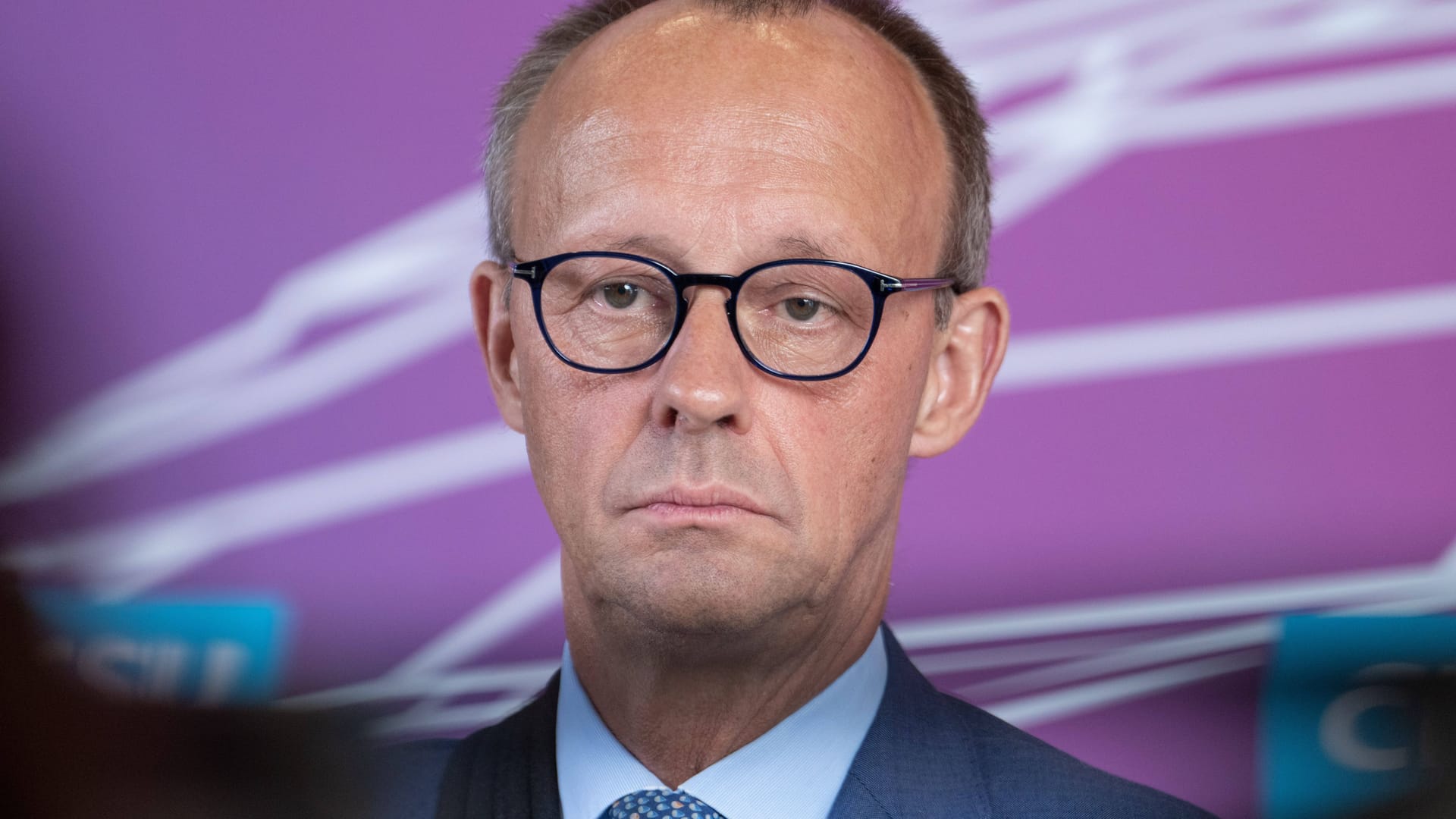 Friedrich Merz bei einem Statement im Vorfeld einer Fraktionssitzung (Archivbild): Die CDU will sich ein Jahr nach dem Sturz in die Opposition moderner aufstellen.