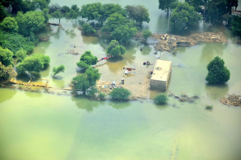 Jafarabad in Pakistan: Das Luftbild zeigt den von den Überschwemmungen betroffenen Bezirk Jafarabad in der südwestlichen pakistanischen Provinz Belutschistan.