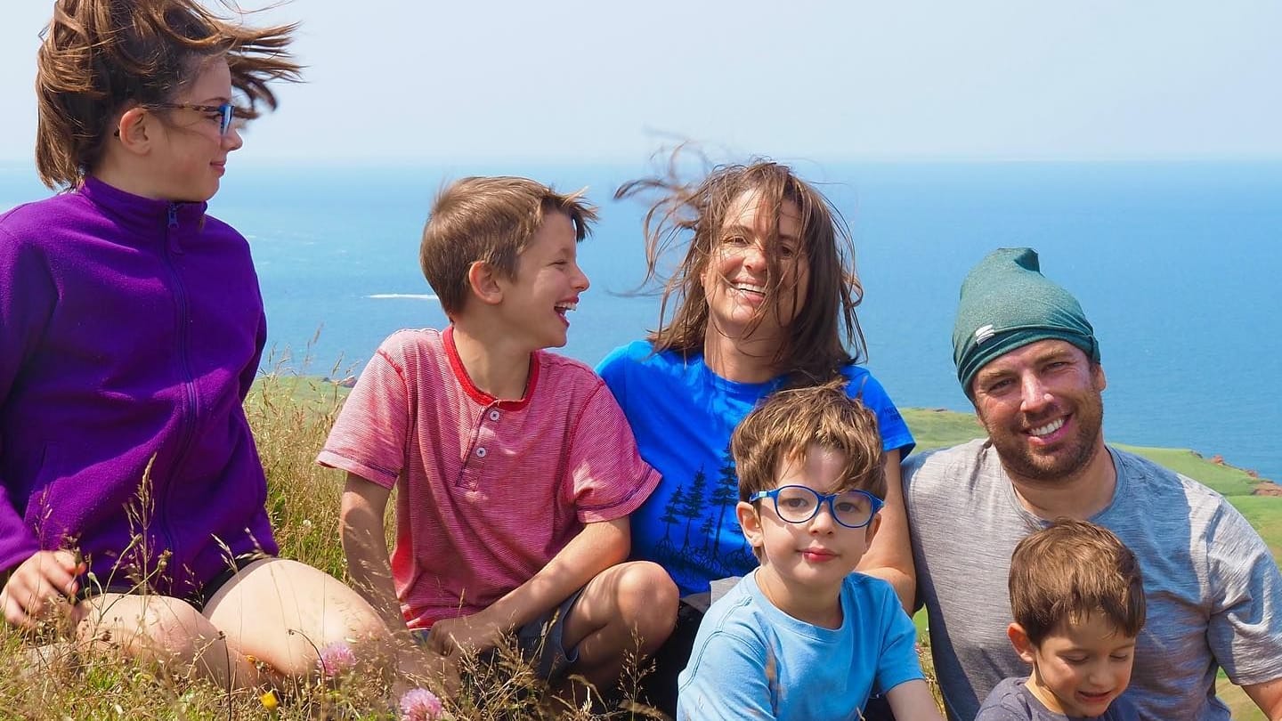 Tourt durch die Länder: die Familie Lemay-Pelletier auf Les Îles-de-la-Madeleine in Kanada.