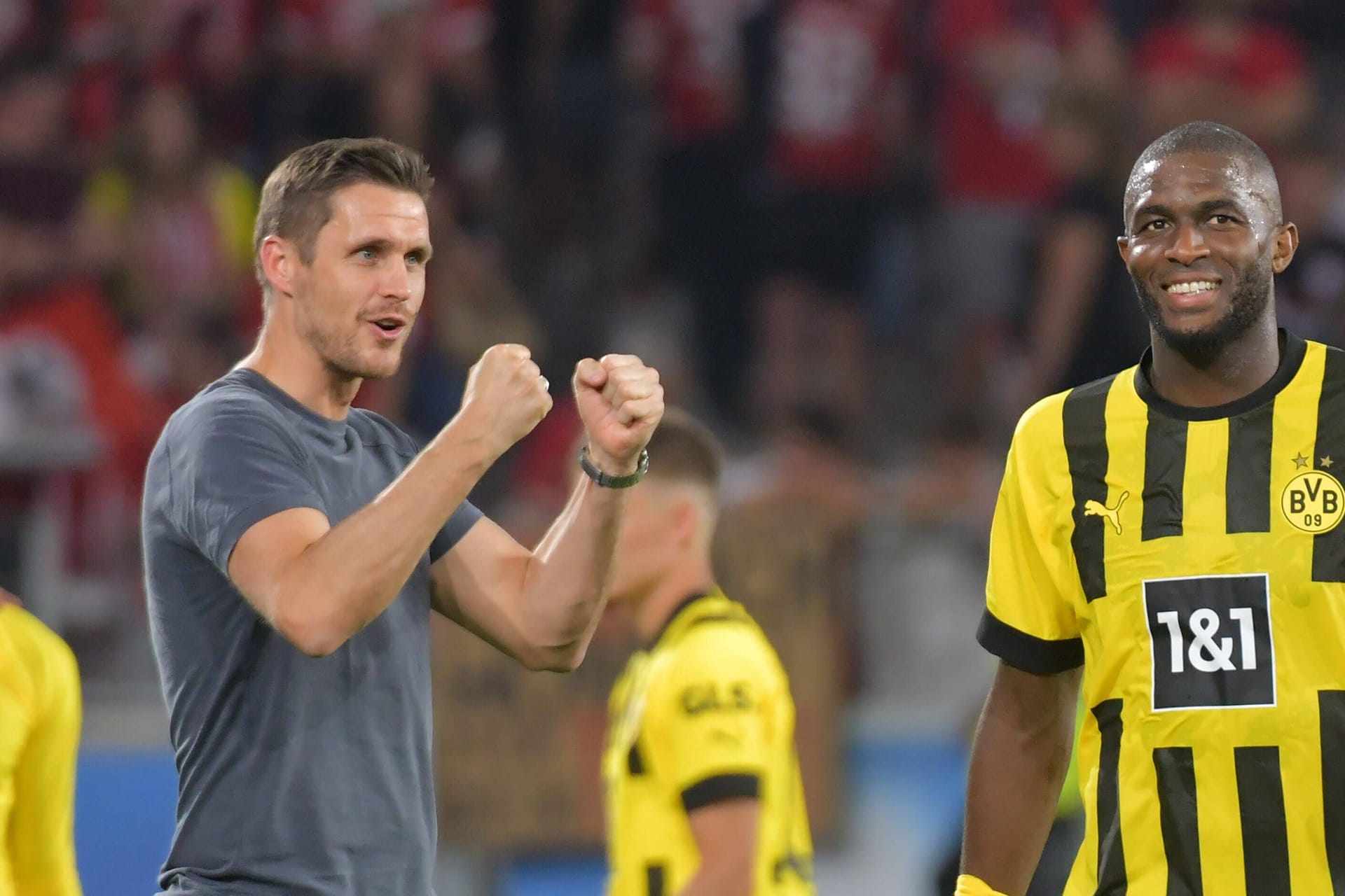 Sebastian Kehl freut sich über einen Sieg des BVB – dank Toren von Anthony Modeste (Archivbild).