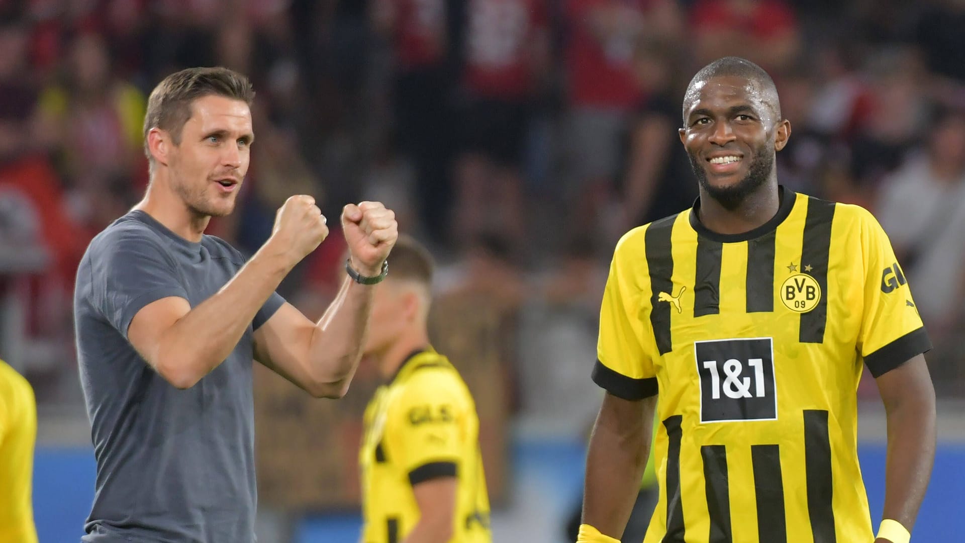 Sebastian Kehl freut sich über einen Sieg des BVB – dank Toren von Anthony Modeste (Archivbild).