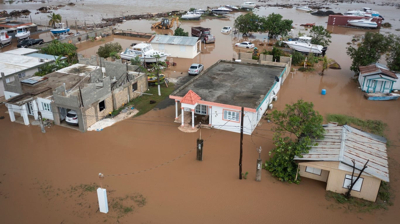 Überschwemmte Häuser am Strand von Salinas in Puerto Rico: Hurrikan "Fiona" zog durch das Gebiet und hinterließ eine Schneise der Verwüstung.
