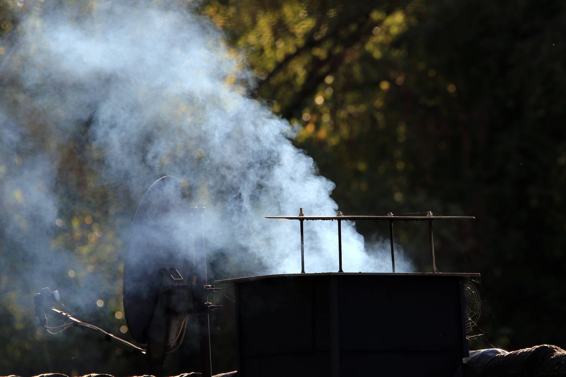 Rauchende Gefahr: Die beim Heizen mit Holz entstehenden Schadstoffe können tödliche Krankheiten verursachen.