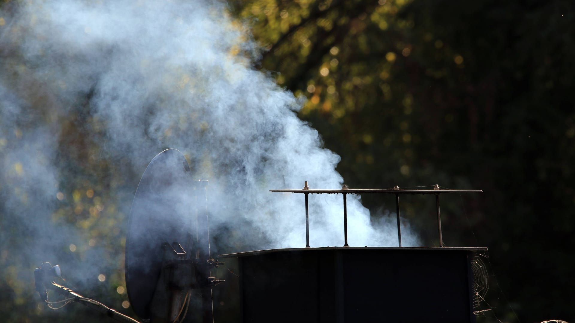 Rauchende Gefahr: Die beim Heizen mit Holz entstehenden Schadstoffe können tödliche Krankheiten verursachen.