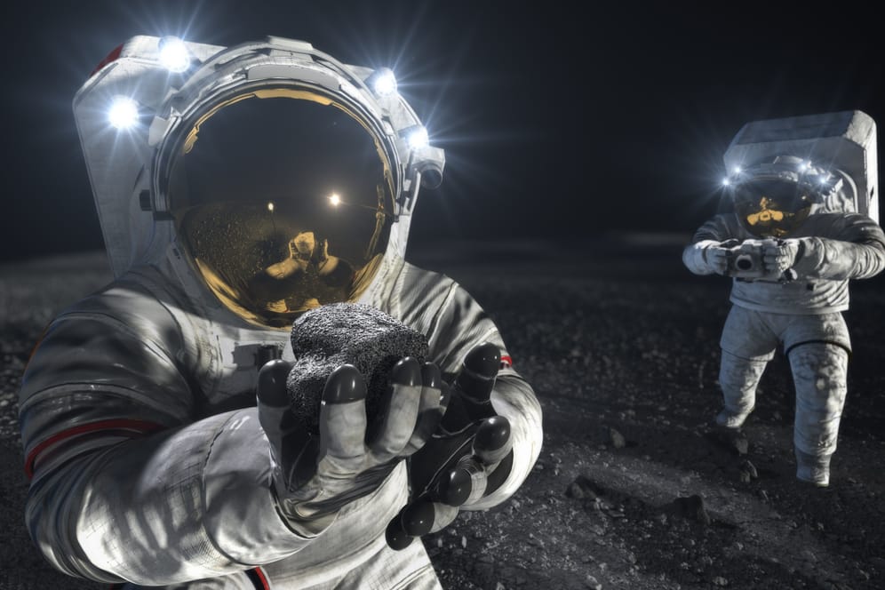 Astronauten auf dem Mond (künstlerische Darstellung): Die Nasa will 2025 wieder Menschen auf dem Mond landen lassen.