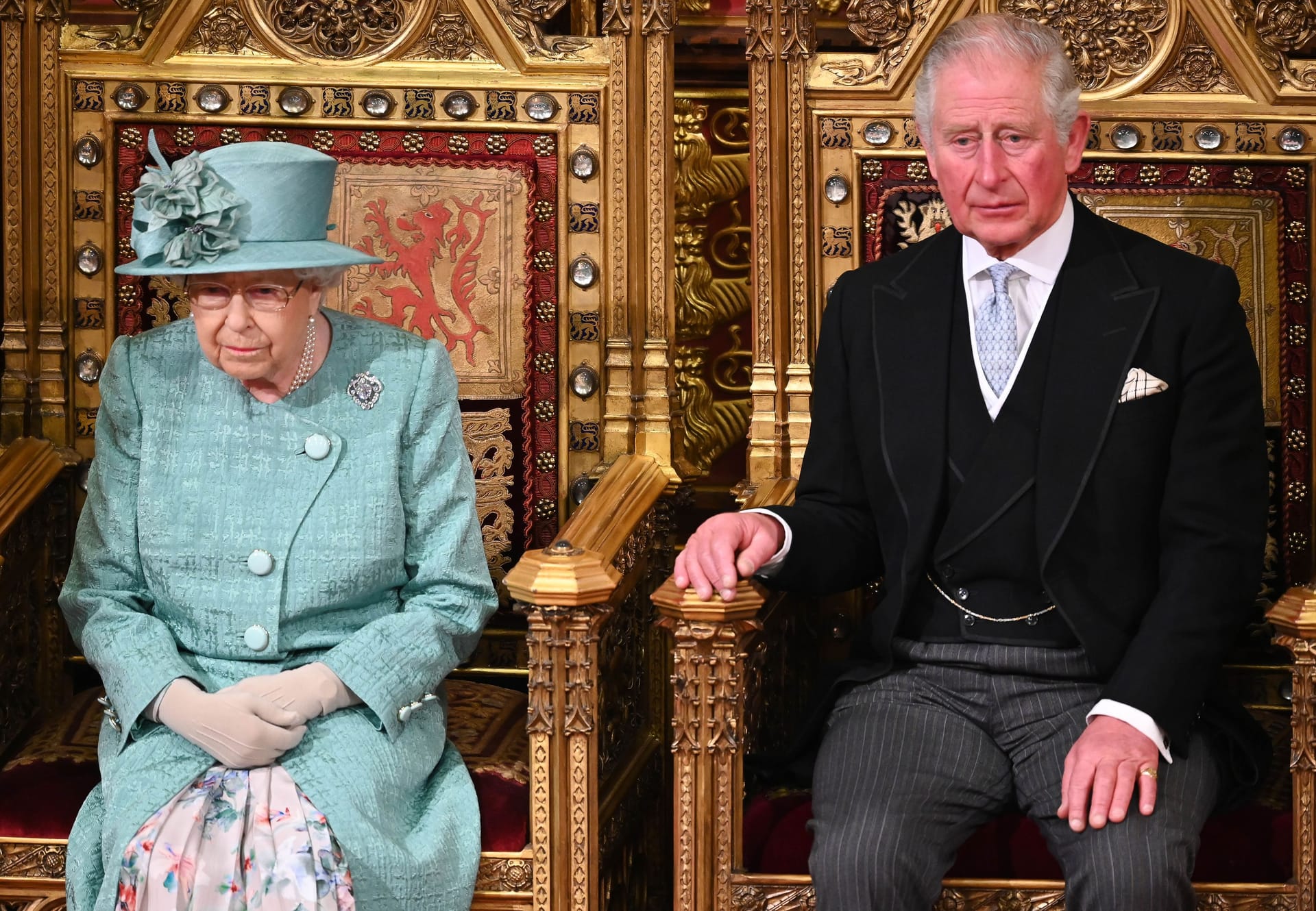 Queen Elizabeth II. und König Charles III.: Der 73-Jährige hat den Platz seiner Mutter eingenommen.