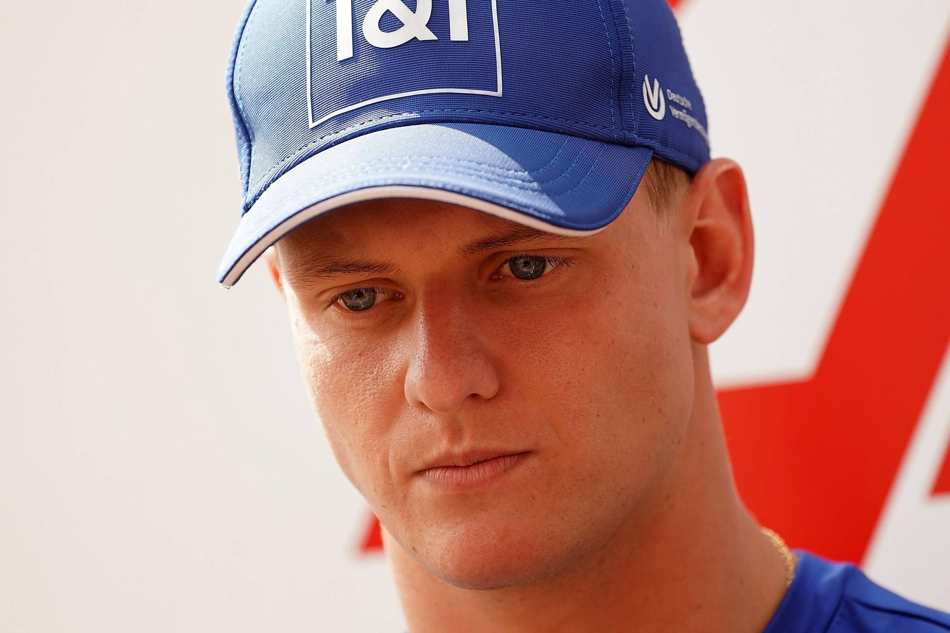 Mick Schumacher nachdenklich: Die Zukunft des Piloten beim Haas-Team ist noch unklar.