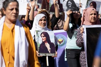 Women protest over the death of Mahsa Amini in Iran, in the Kurdish-controlled city of Qamishli