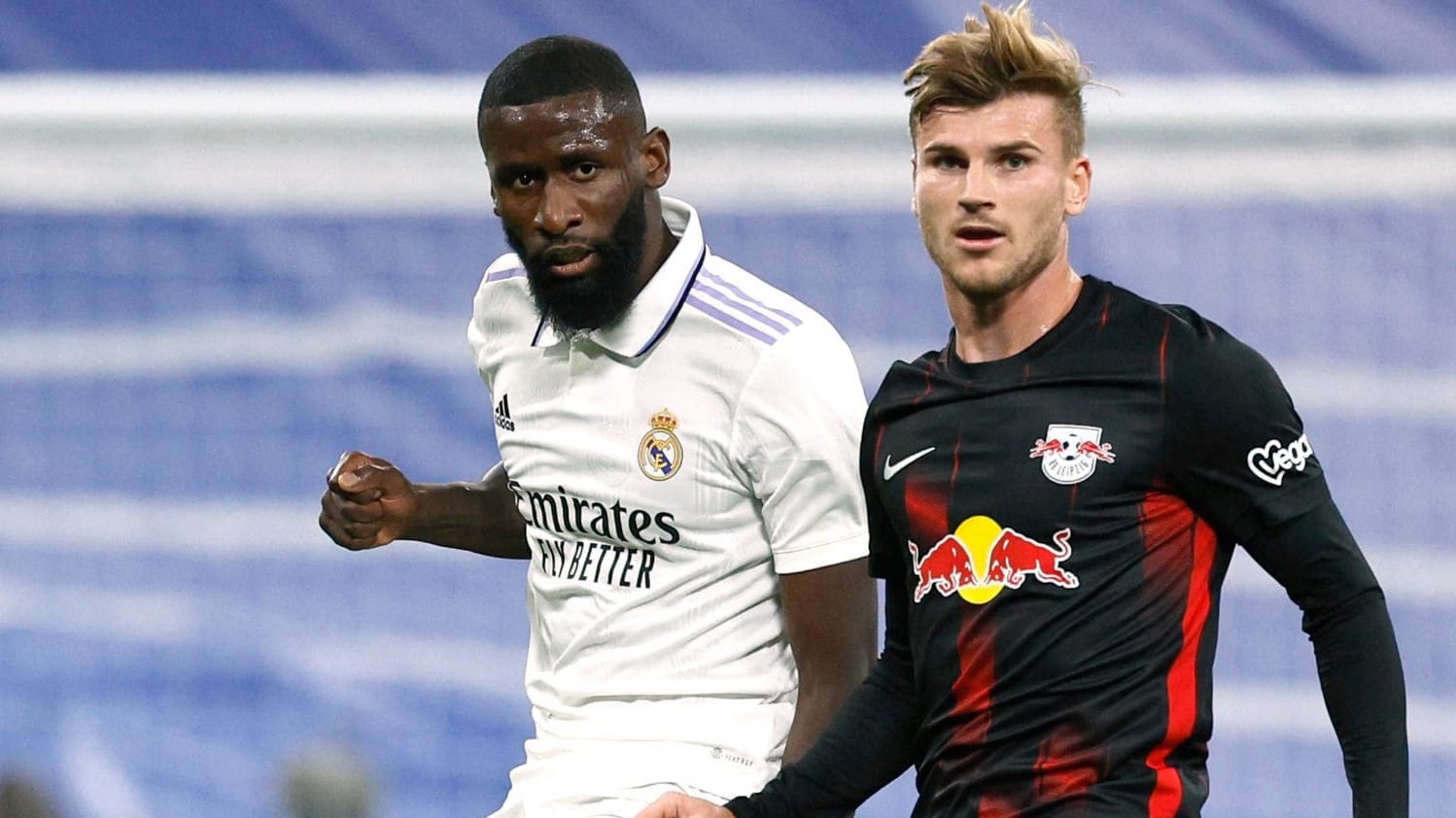 Timo Werner (r.) im Duell mit Antonio Rüdiger: Die Partie in Madrid war von Beginn an umkämpft.