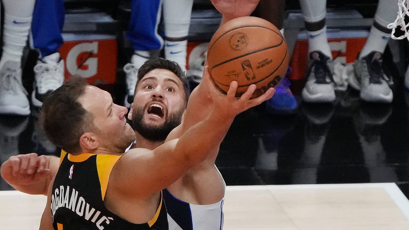 Maxi Kleber (r.): Der Forward der Mavs hat seinen Vertrag verlängert.