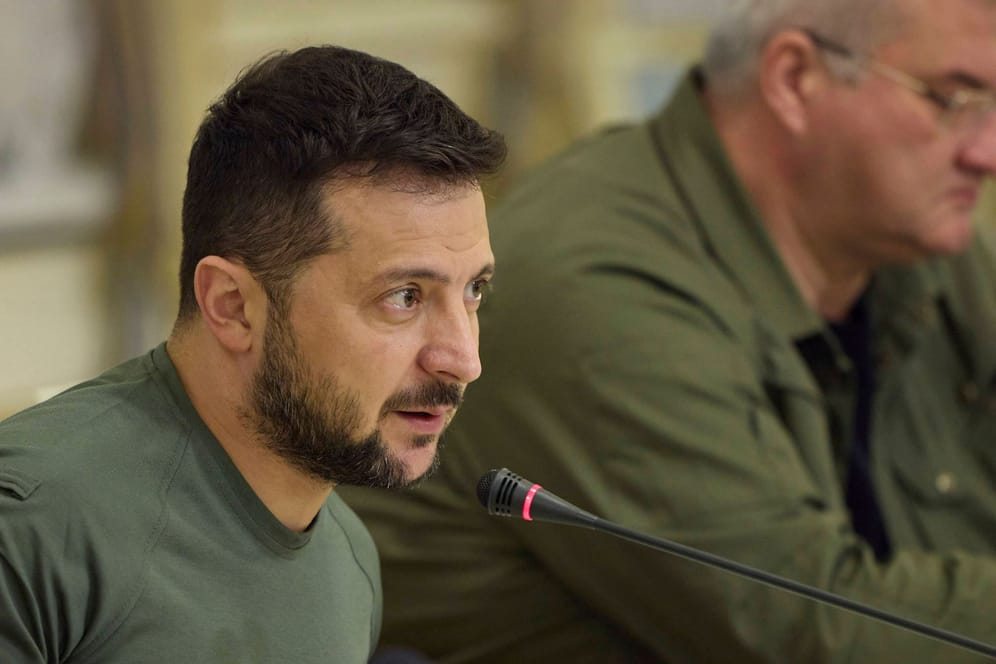 Wolodymyr Selenskyj hat sich erneut mit der Militärführung beraten.