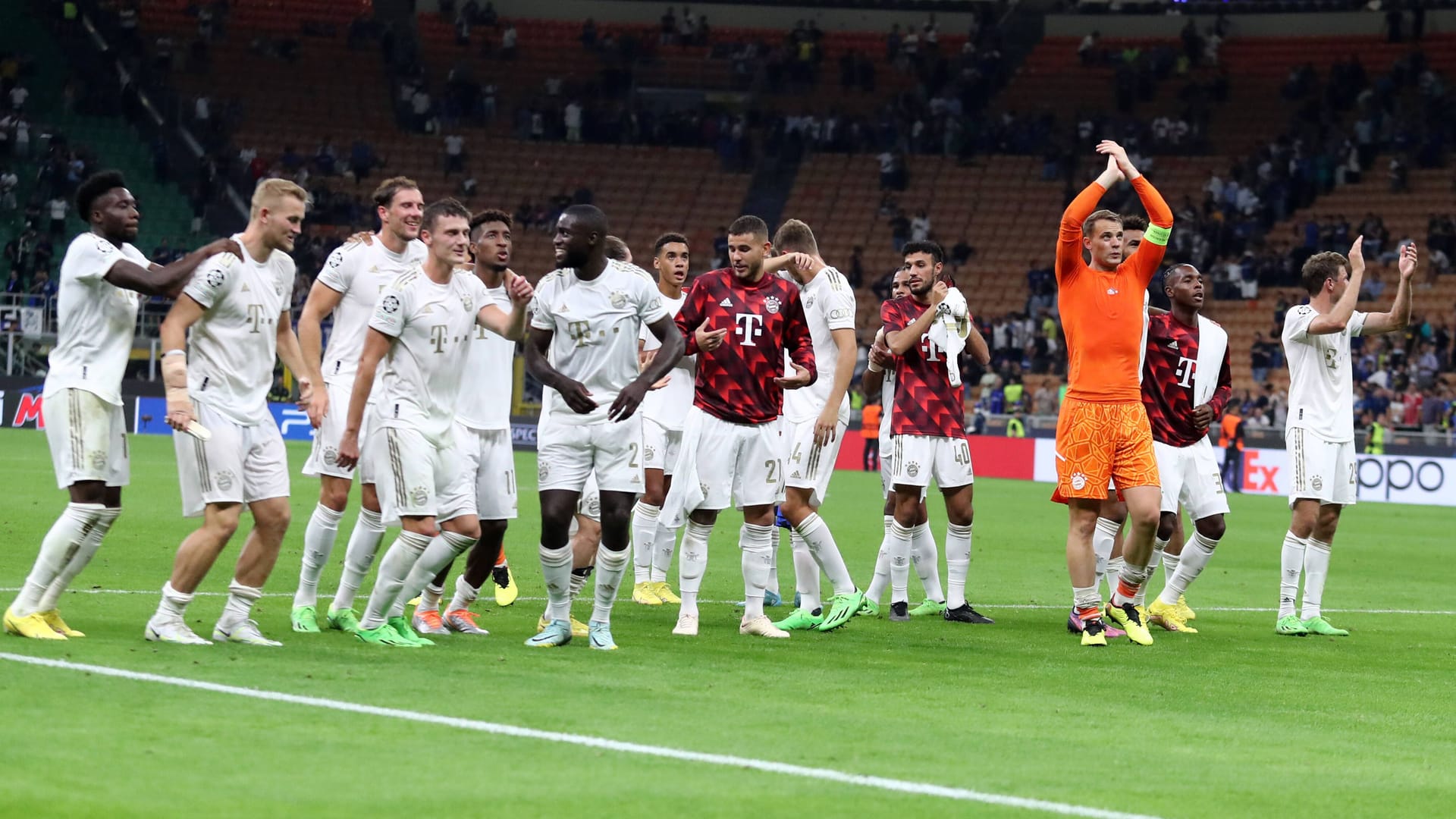 Die Mannschaft des FC Bayern: Die Münchner feiern mit dem 2:0 bei Inter Mailand einen gelungenen Auftakt in die Champions-League-Saison.