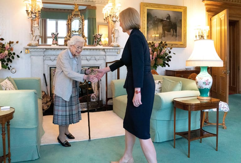 Das letzte öffentliche Foto der Queen: Sie ernannte Liz Truss am Dienstag, den 6. September, zur neuen Premierministerin und empfing sie in Balmoral. Am 8. September starb die Königin.