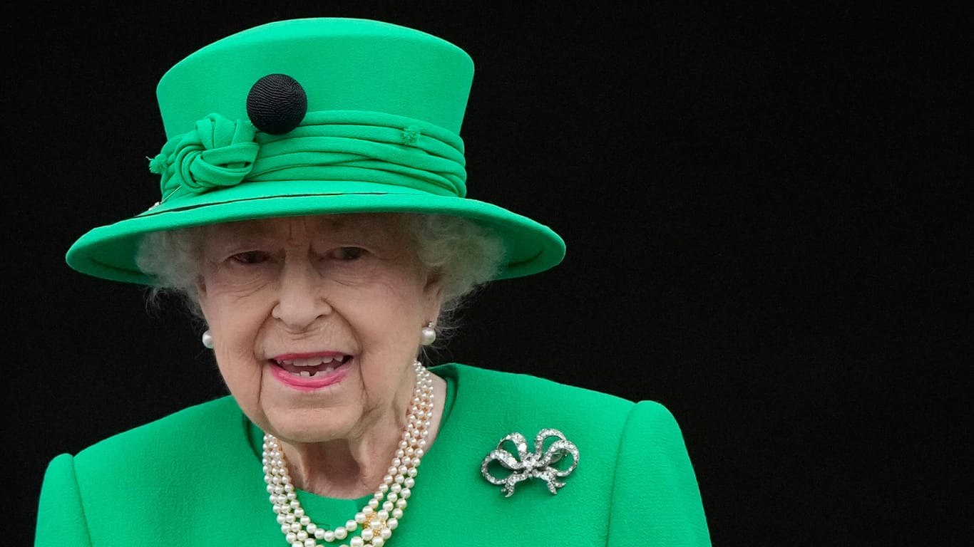 Queen Elizabeth II ist am 8. September 2022 friedlich gestorben. Sie war 70 Jahre lang die Königin Großbritanniens.