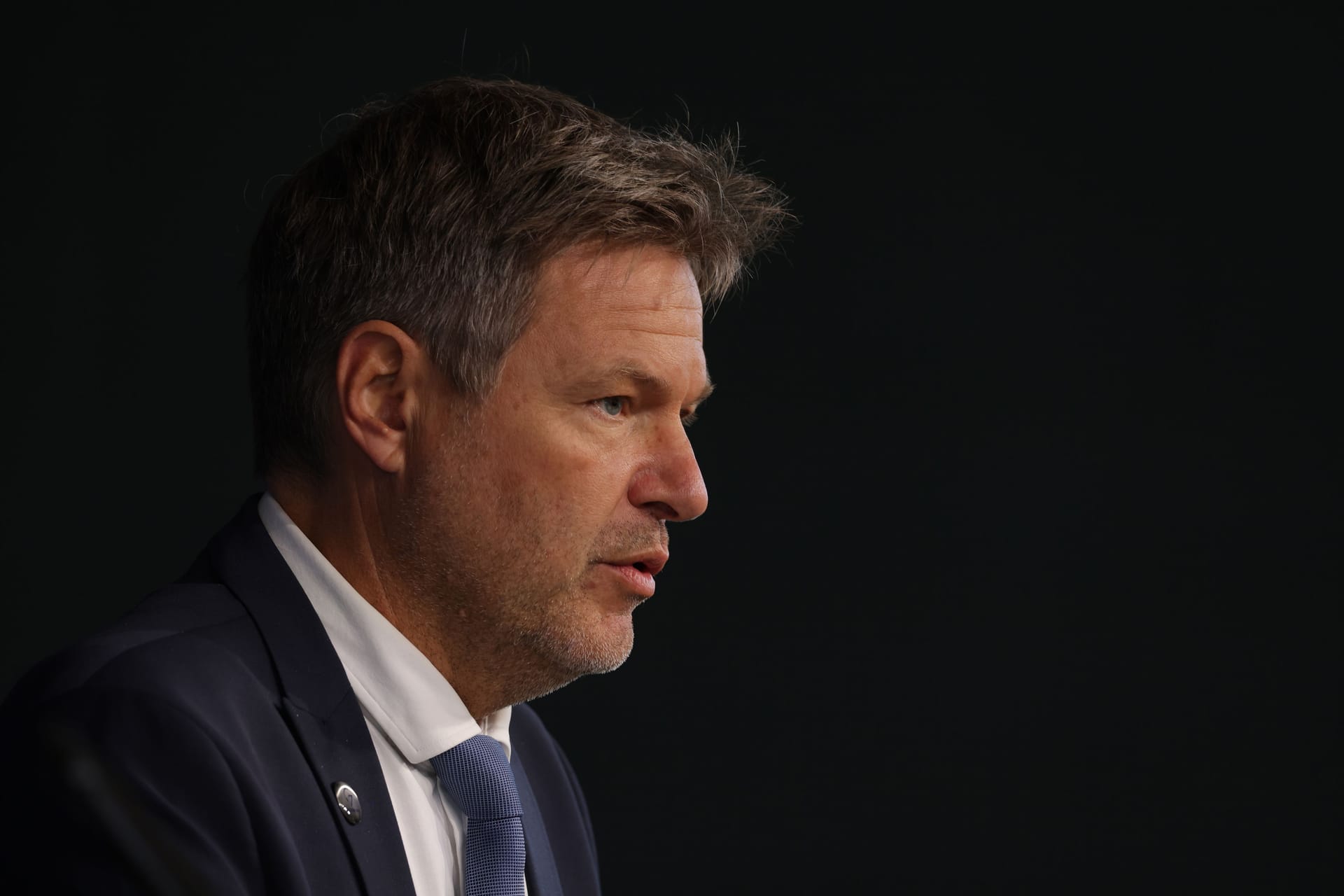 Wirtschaftsminister Robert Habeck (Archivbild): Habeck will wegen der stark gestiegenen Energiepreise staatliche Hilfsprogramme für staatliche Unternehmen ins Laufen bringen. Wirtschaftsminister Robert Habeck (Archivbild): Habeck will wegen der stark gestiegenen Energiepreise staatliche Hilfsprogramme für staatliche Unternehmen ins Laufen bringen.