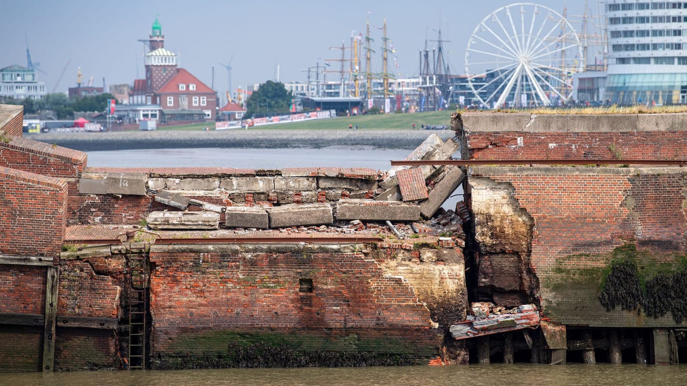 Teile der Nordmole in Bremerhaven sind in der Nacht zum 18. August eingesackt.