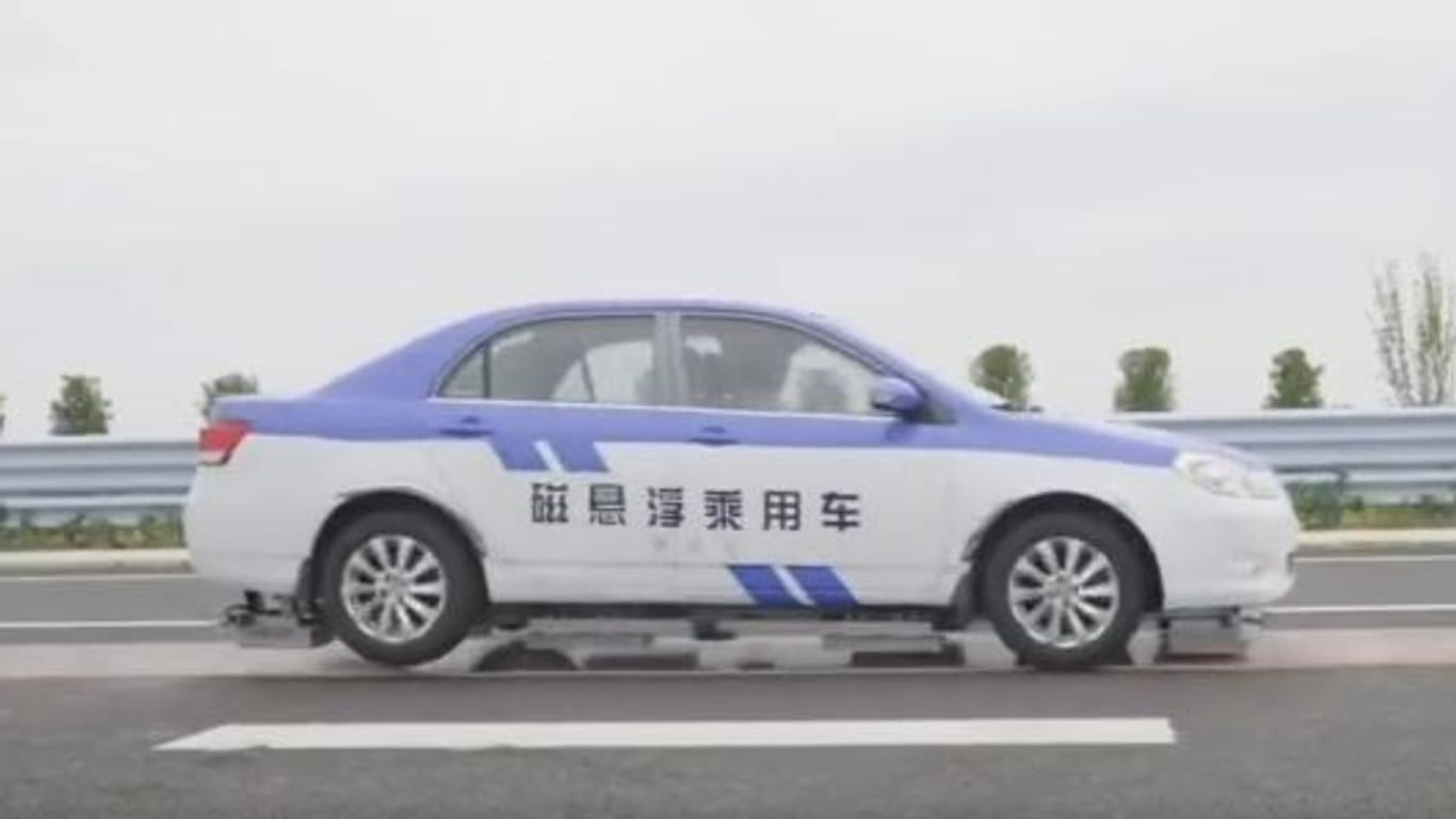 Kein Verschleiß, kein Verbrauch: Auf einer Teststrecke lassen chinesische Wissenschaftler ein Auto schweben.