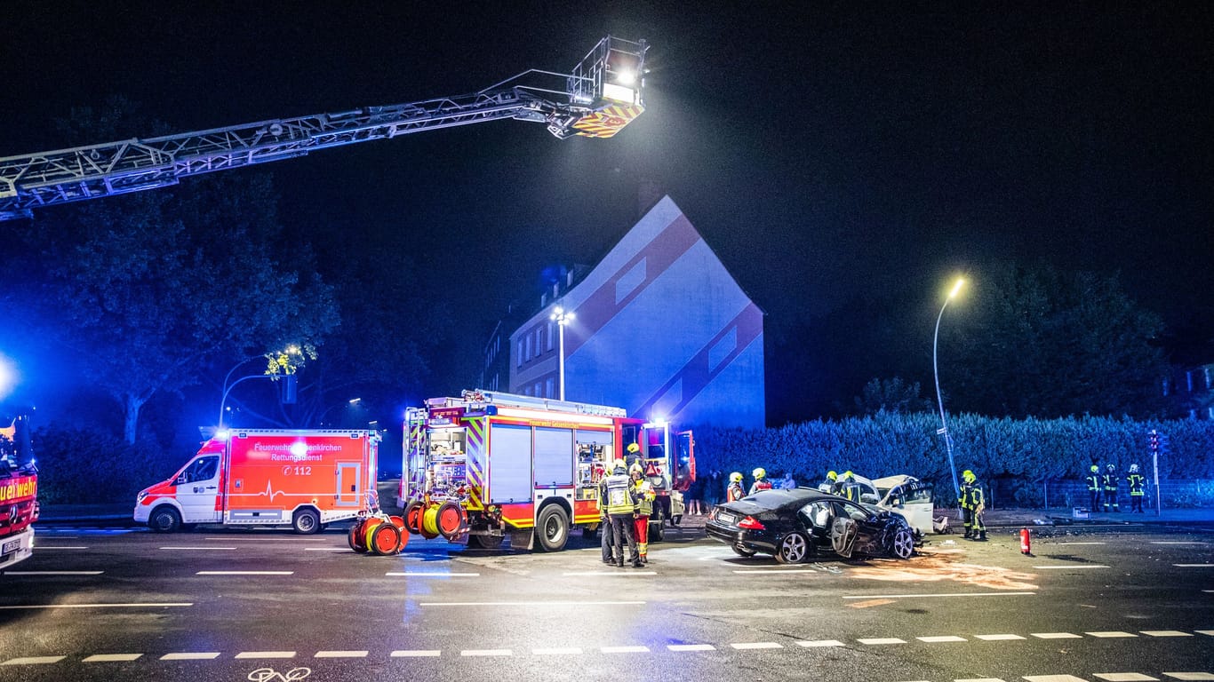 Unfall an einer Kreuzung in Gelsenkirchen: Vermutlich war der Fahrer betrunken.