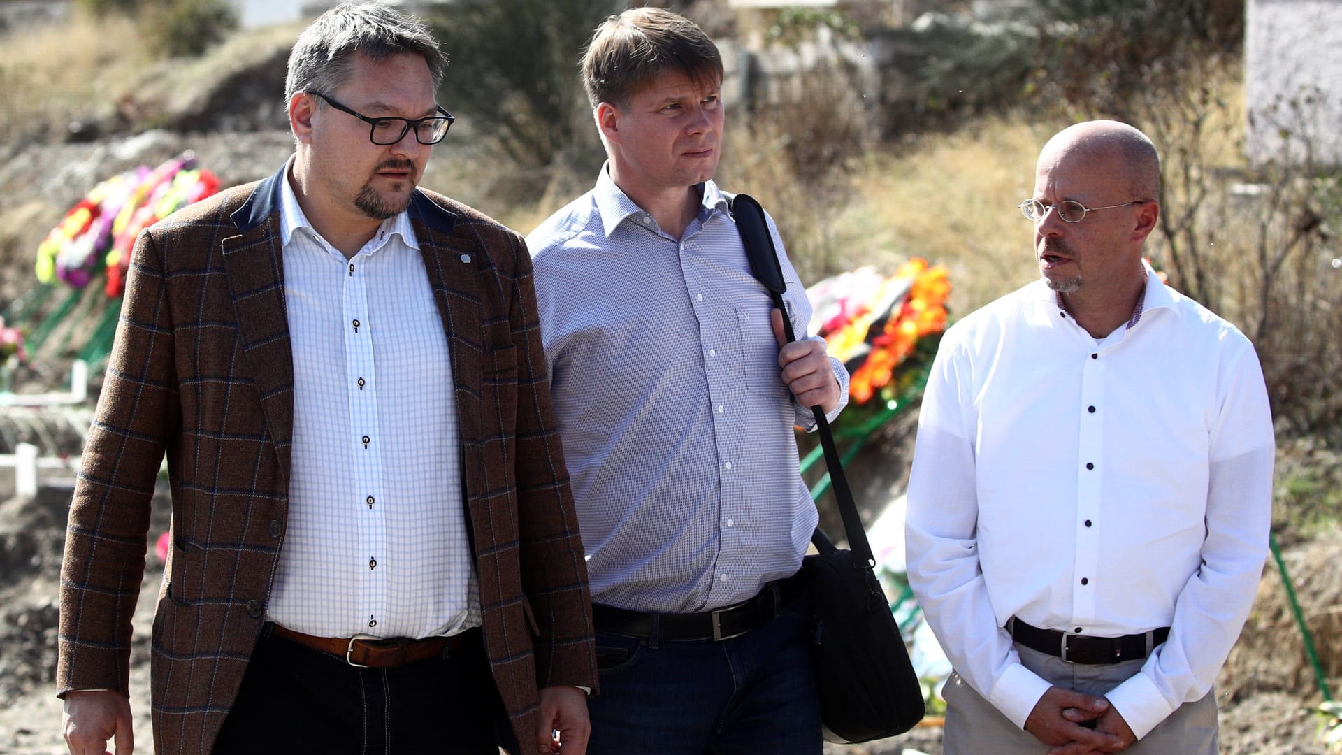 Stefan Keuter (l.) mit dem mittlerweile aus der AfD ausgeschlossenen Andreas Kalbitz (r.) bei einer Reise in Bergkarabach 2020: Auch in der umkämpften Region vertraten die AfDler prorussische Positionen.