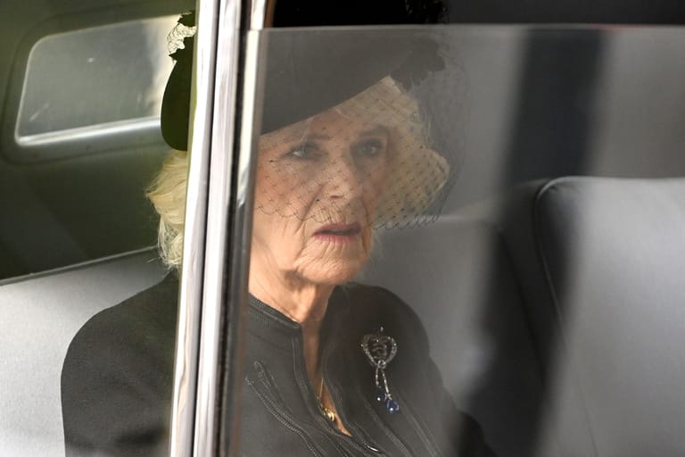 Königsgemahlin Camilla auf dem Weg zur Trauerfeier in der Westminster Abbey