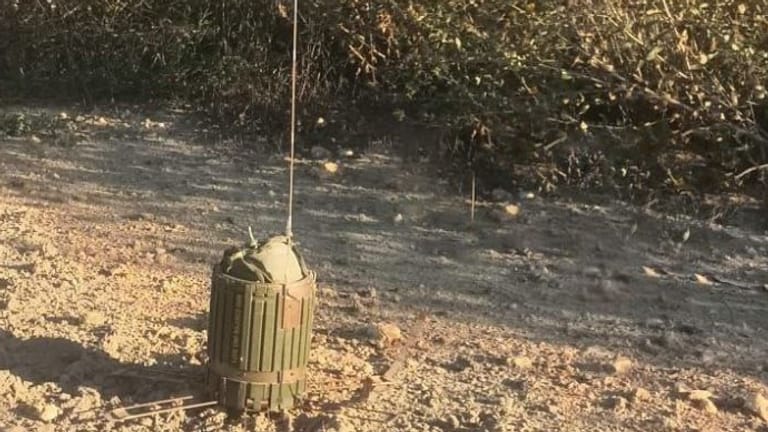 Antipanzer-Mine vom Typ AT-2: Das Bild soll in der Region Cherson entstanden sein – unklar ist, wer die Waffe an die Ukraine geliefert hat.