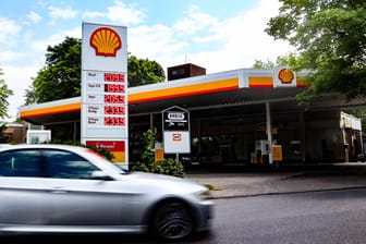 Hohe Benzinpreise: Die Deutschen sollen entlastet werden.