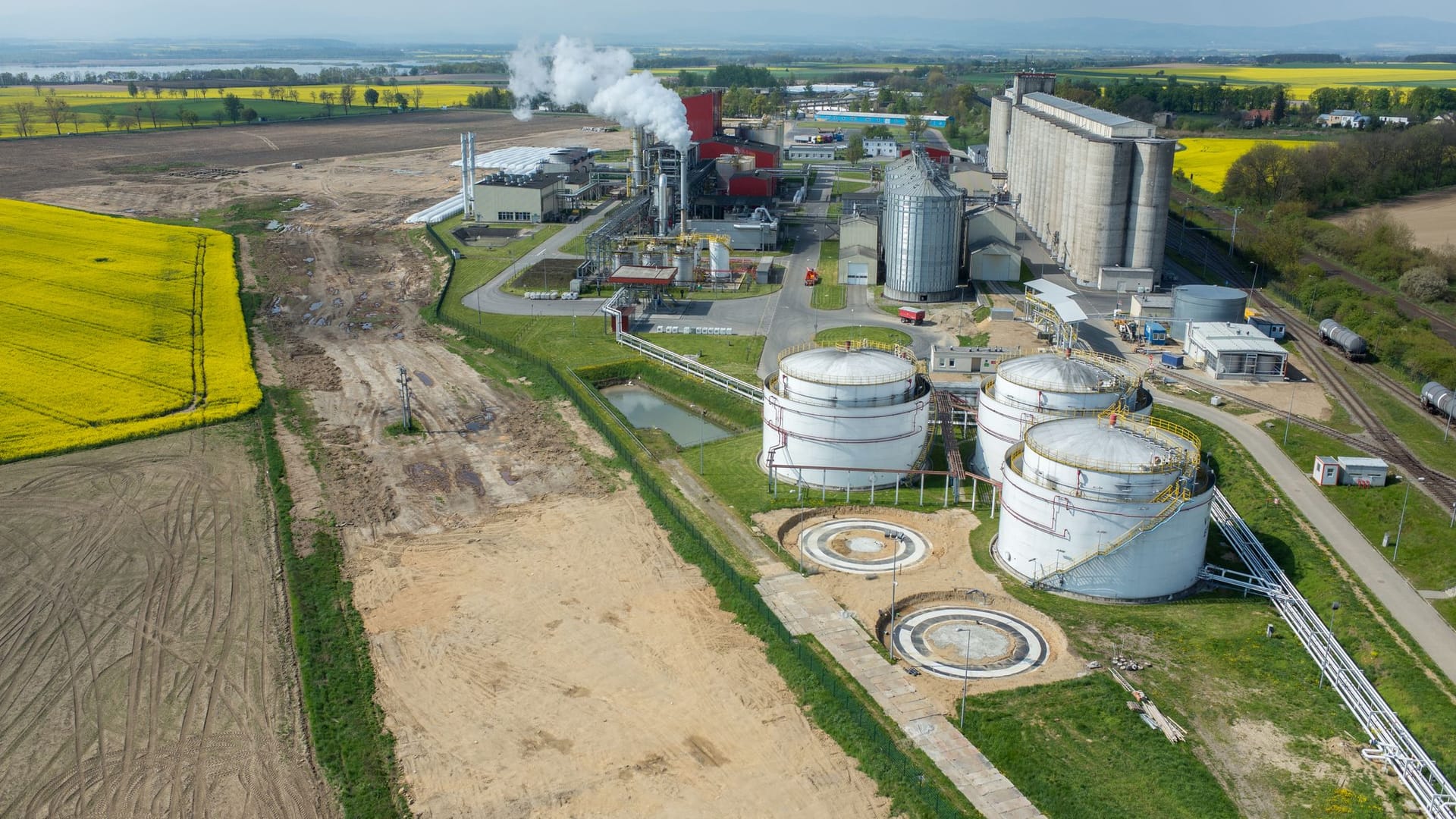 E-Fuels-Produktion (Symbolbild): Erste Großanlagen sind am Entstehen oder gehen demnächst in Betrieb.