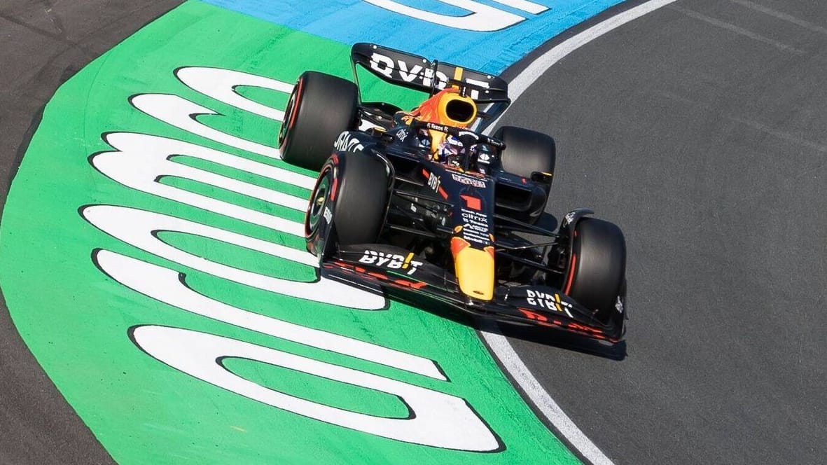 Max Verstappen auf der Strecke in Zandvoort.