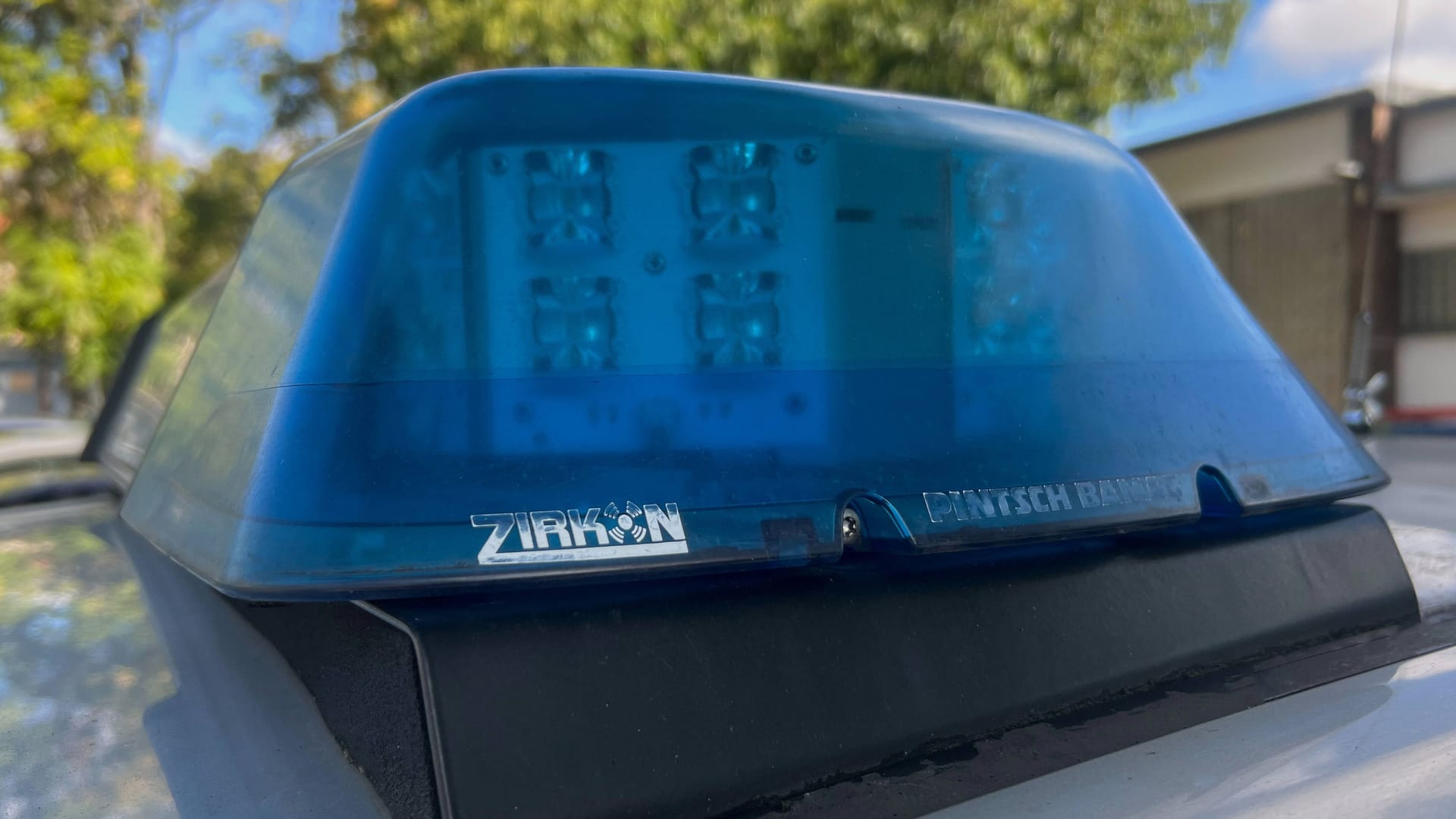 Blaulicht auf einem Polizeiauto (Symbolbild): In München endete eine Vermisstensuche nun erfolgreich. Blaulicht auf einem Polizeiauto (Symbolbild): In München endete eine Vermisstensuche nun erfolgreich.