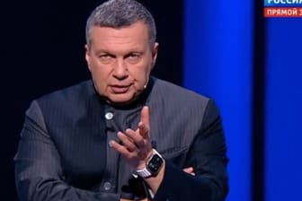 Wladimir Solowjow ist einer der bekanntesten Propagandisten Russlands: Auch er bediente sich schon antisemitischer Hetze in seiner TV-Sendung.