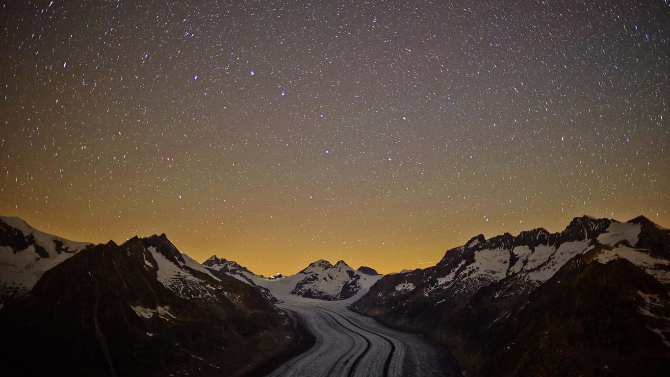 Alpenmagie: Besonders bei Nacht zeigt sich der Aletsch bei klarem Himmel von seiner schönsten Seite.