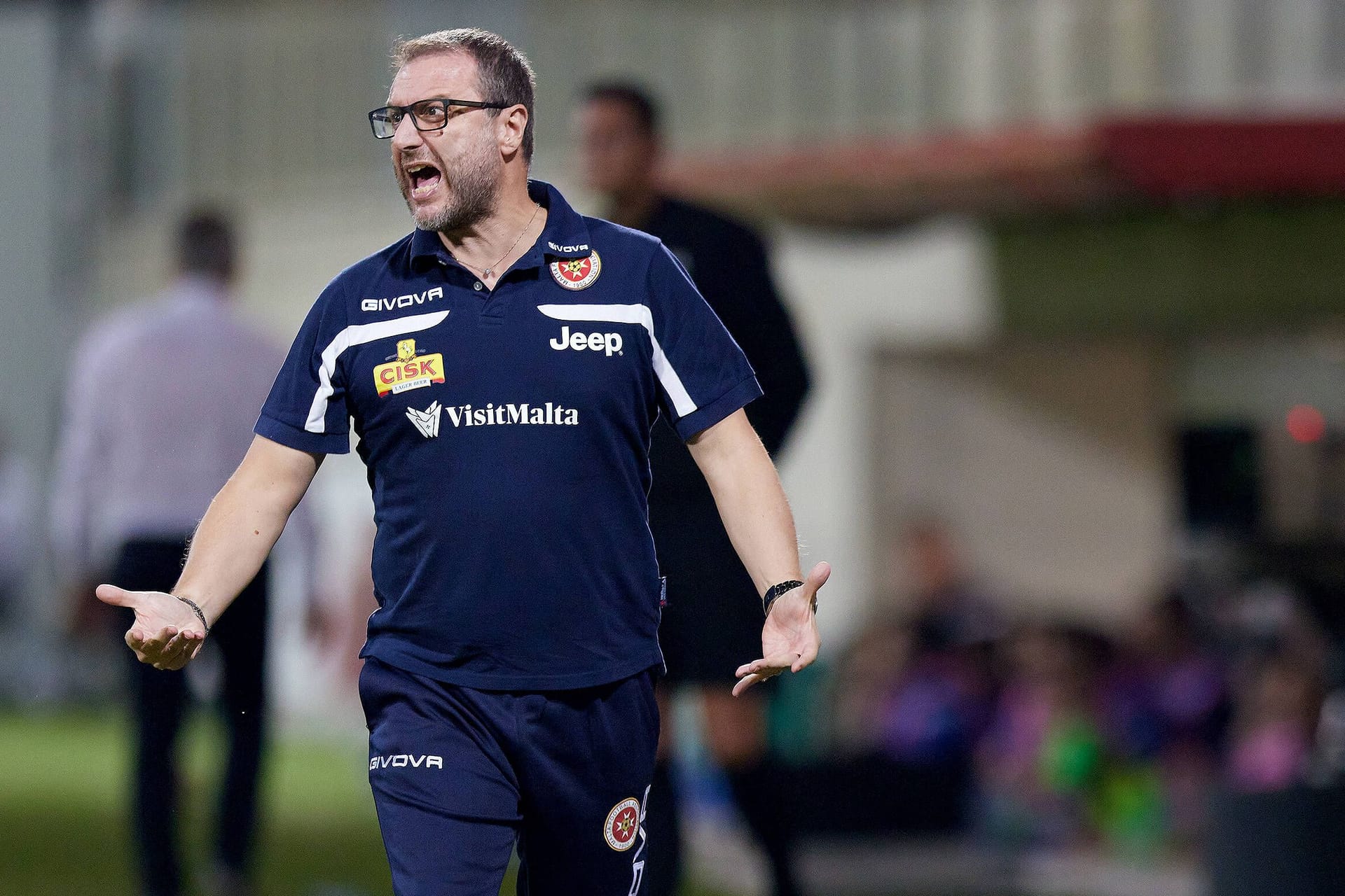 Devis Mangia: Der Nationaltrainer Maltas muss vorerst zuschauen.