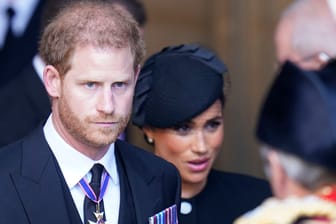 Harry und Meghan: Das Paar weilt nun bereits viel länger als geplant in Großbritannien.