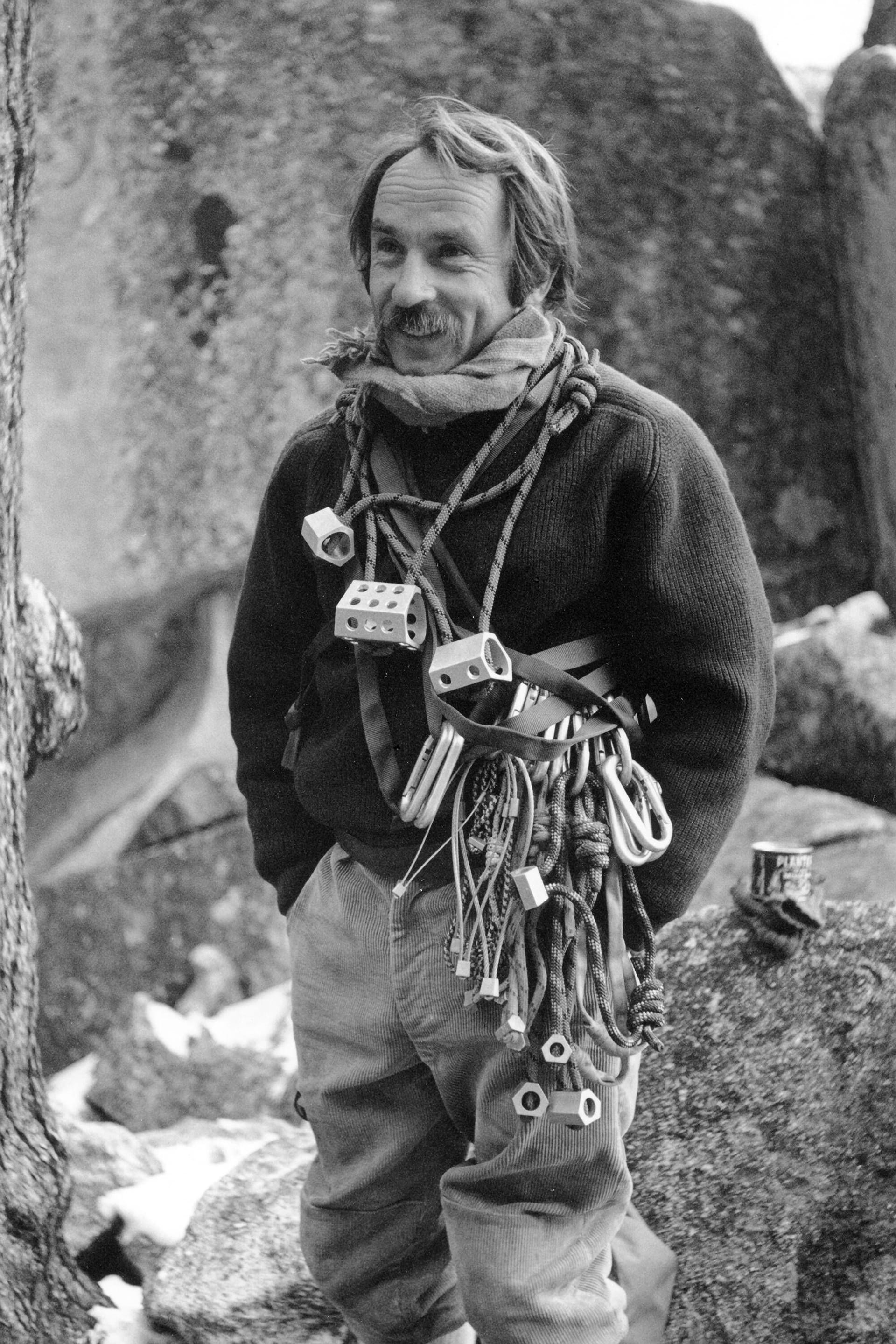 Yvon Chouinard beim Klettern in den 1970er Jahren: Als das Wirtschaftsmagazin Forbes ihn als Milliardär auflistete, war Chouinard nach eigener Aussage "angepisst", da er ein einfaches Leben führe.