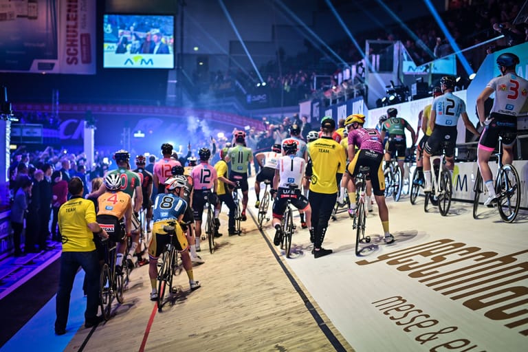 Die Radprofis bei den Sixdays Bremen 2019: Die Veranstaltung kann erneut nicht stattfinden.