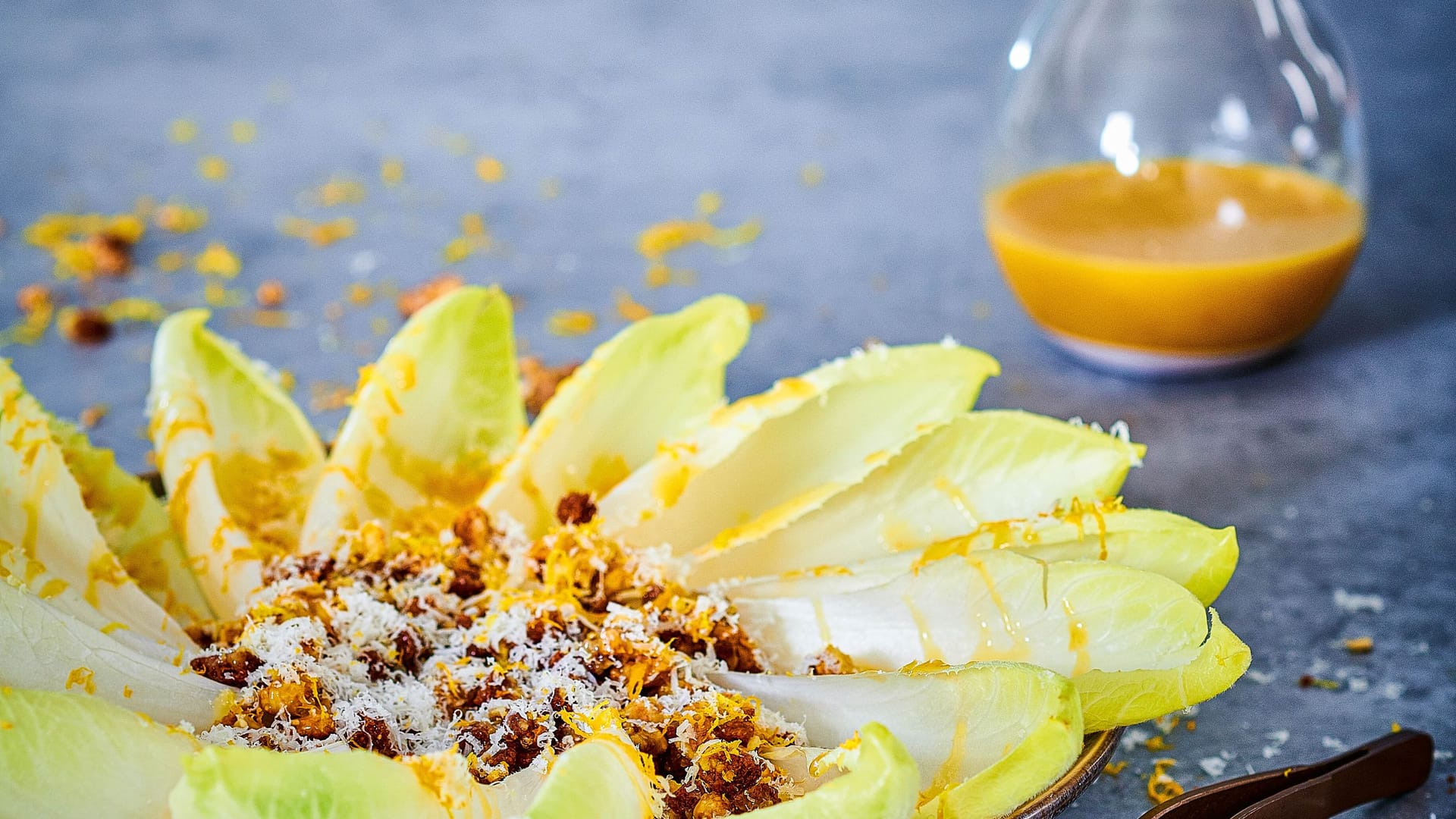 Rezept: Die Chicorée-Schiffchen zum Zugreifen lockern jede Tea Time auf.