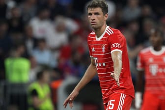Thomas Müller: Der Bayern-Stürmer bekam nach dem Barcelona-Spiel schlechte Nachrichten.