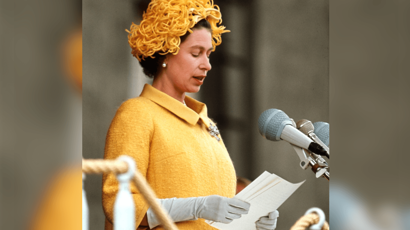 Queen Elizabeth 1965 in Berlin (Archivbild): Vor dem Rathhaus Schöneberg hielt sie eine Ansprache.