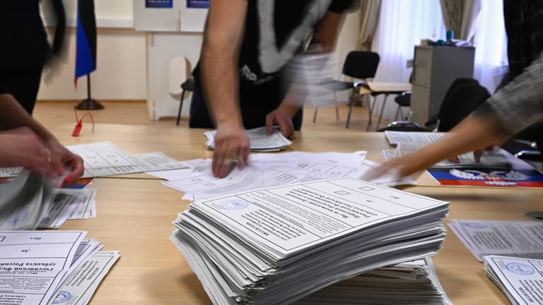 Stimmzettel der russischen Scheinreferenden in der Ukraine: Russland hat weitere Abstimmungen angekündigt.